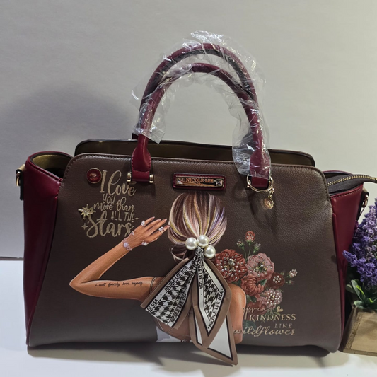 Cartera Nicole Lee "Love & Stars" con Estampado Artístico y Detalles Decorativos